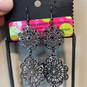 Brand new and never worn! Necklace and earring set.